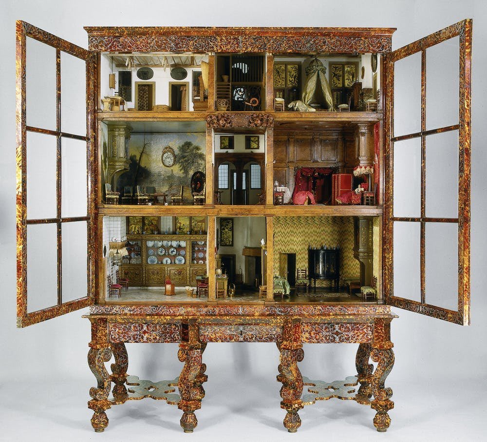 The Rijksmuseum holds two dolls’ houses. This one (c1686-1705) belonged to Petronella Oortman & was a rich woman’s toy. It’s importance is in showing what the interior of wealthy Dutch homes looked like, as well as the skill of craftsmen, of the time.