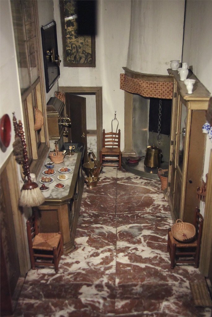 The Rijksmuseum holds two dolls’ houses. This one (c1686-1705) belonged to Petronella Oortman & was a rich woman’s toy. It’s importance is in showing what the interior of wealthy Dutch homes looked like, as well as the skill of craftsmen, of the time.