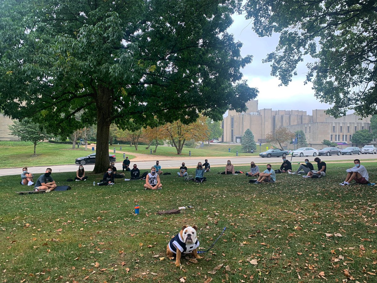 TheButlerBlue's tweet photo. I just crashed an outdoor class full of very good first year Bulldogs!
I gave them a socially distant Mascot History lesson. #GoDawgs https://t.co/lYe9iyTd2K