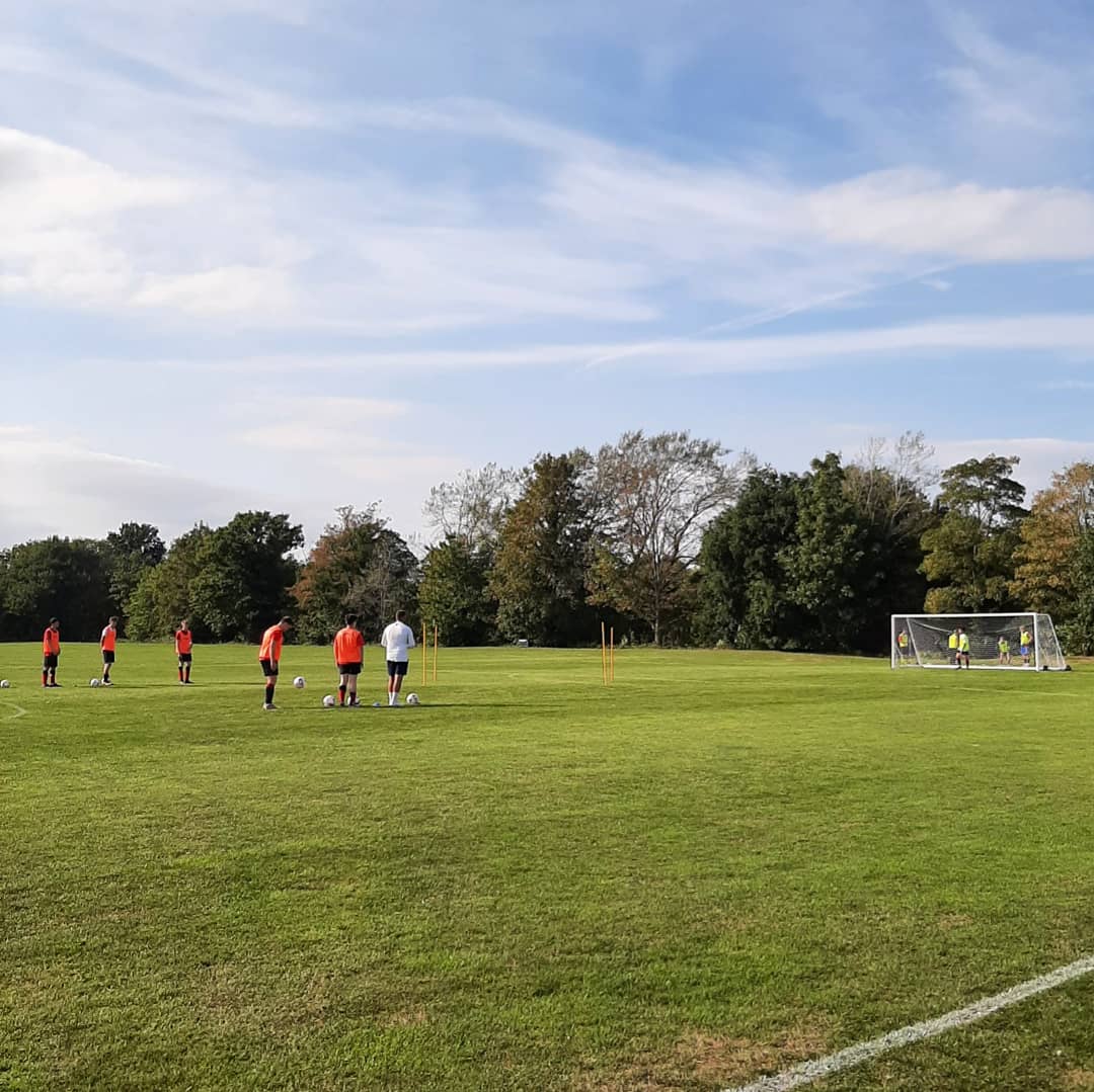 StEdsCanterbury's tweet photo. Great to see our Senior School pupils enjoying some expert coaching from the Chelsea Football Club Foundation this afternoon! #beallyoucanbe #stedssport @StEdmundsSport https://t.co/XciwAIKT5a