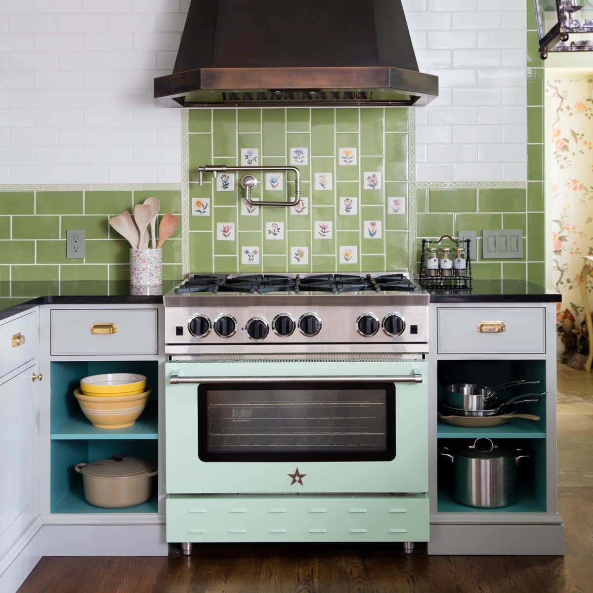 Bluestar A Twitter Today At 12pm Est Join John Jason Of Madcapcottage As They Take Over Housebeautiful Instagram Live For An Open House Tour Of Their Home The House Of Bedlam Bedlam house has been lovingly refurbished by us personally, after standing empty for 12 years we have created three beautiful rooms. twitter