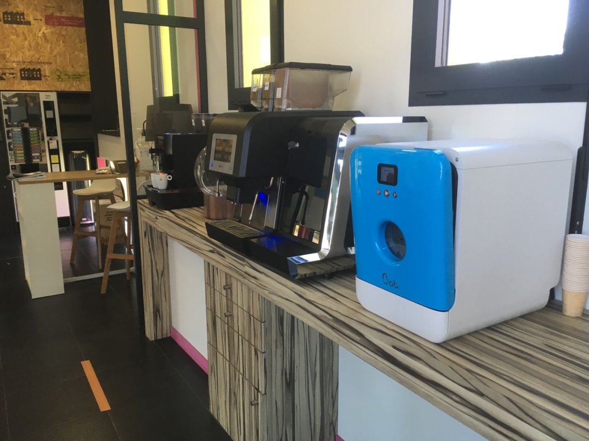 CafesAlbert's tweet photo. Le premier BOB le lave vaisselle est chez Cafés Albert. 🥳

Fini la galère pour laver vos mugs et tasses, un cycle de 15 minutes pour 15 tasses et seulement 1,5 litres d’eau 💧

N'hésitez pas à nous contacter pour la future mise en place dans vos entreprises.🤗🤗 https://t.co/iHhtw0nAPV