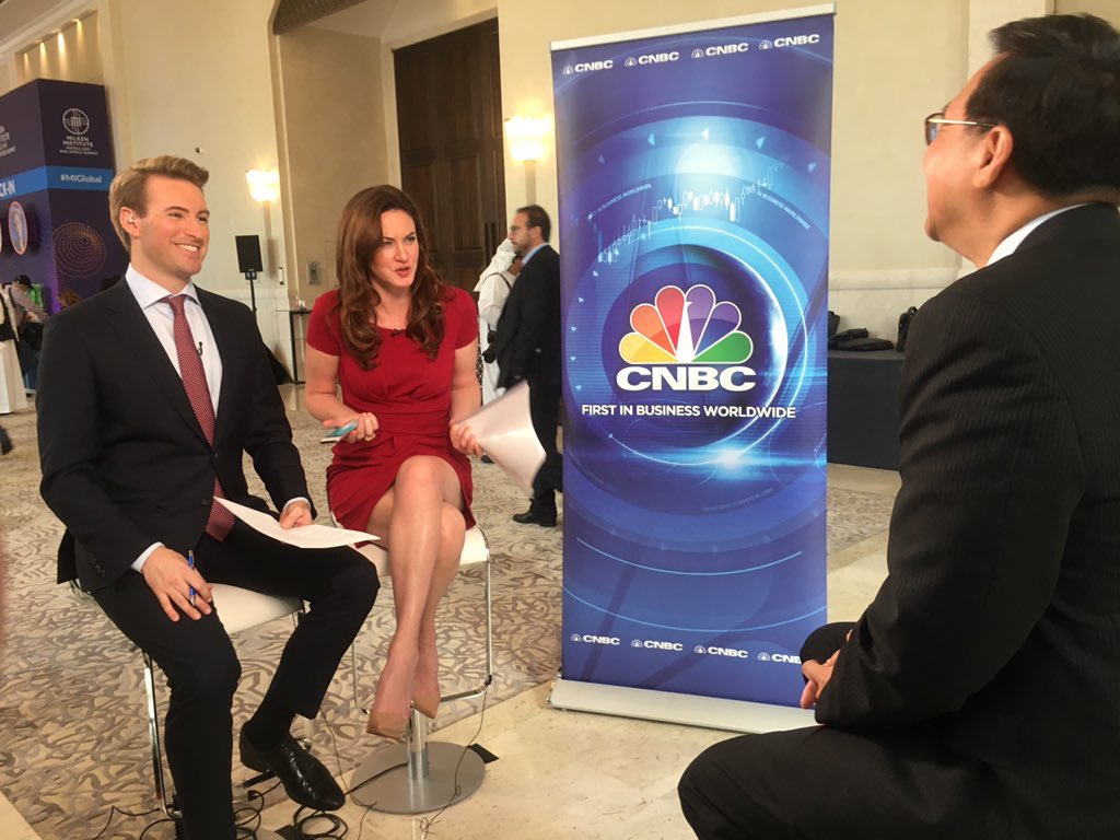CurtisSChin's tweet photo. #thosewerethedays 🎂🙌 — Six months back, @_HadleyGamble (&amp; Dan Murphy) welcomed me on-air with #HappyBirthday wishes as we gathered in #AbuDhabi 🇦🇪 for the @MilkenInstitute #MEASummit. Am returning the (virtual) #bday greetings! #happybirthdayHadley 🍰

https://t.co/IGeiLZVvbM https://t.co/OfMHrLLDzP