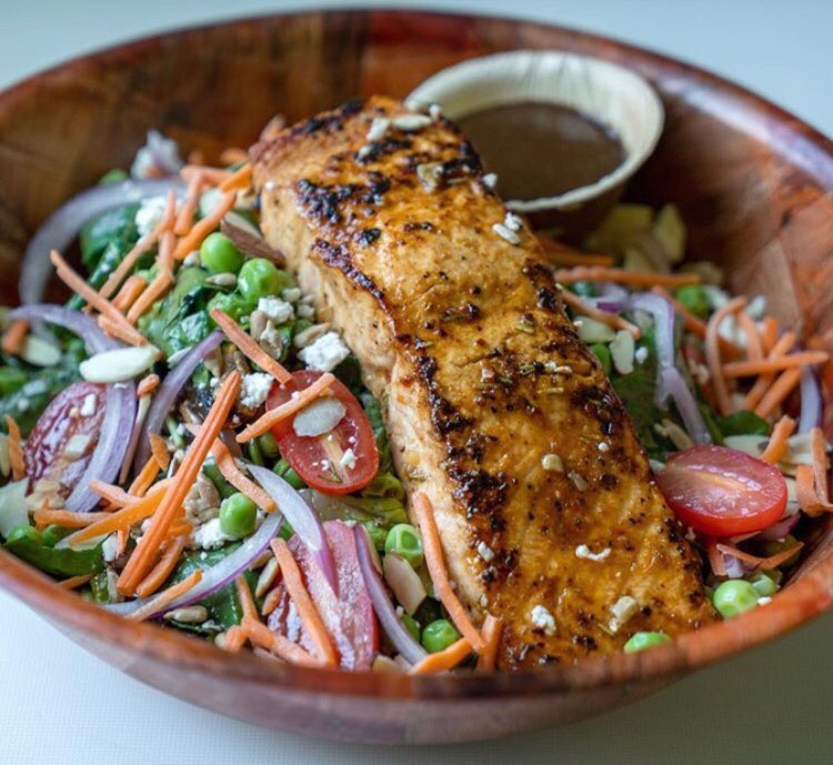 freshgreen___'s tweet photo. At Fresh Green we believe having options is extremely important to our customers. There’s nothing like having a salad with an unlimited choice of healthy toppings to choose from. #freshgreenmd #options #freshgreen #salad #seafood #healthylifestyle #healthycleaneating https://t.co/ipZxfSD4ea