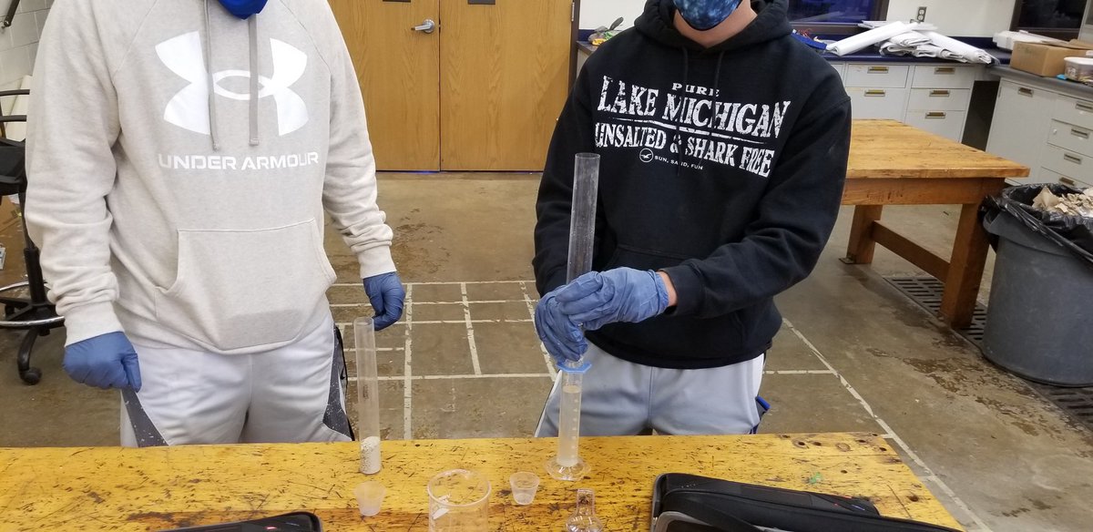 therealjfaber's tweet photo. Testing water movement in soil. #learnbydoing @PontiacFFA #case4learning https://t.co/tE2Oaf1klj
