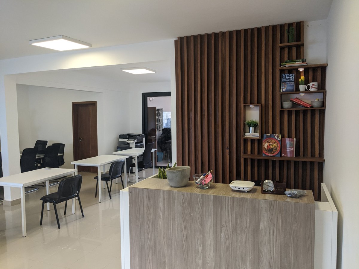 impacthubdakar's tweet photo. Impact Hub Dakar réouvre ses portes après 6 mois, ce Lundi 14 Septembre 2020.
Les tarifs de l'espace du HUB 🚀 :
- Bureaux privés à partir de 250.000CFA / mois.
- Une position coworking à 60.000CFA / mois (15 maximums disponible).
- Une position non climatisée à 40.000CFA / mois. https://t.co/aFdl6JXaDx
