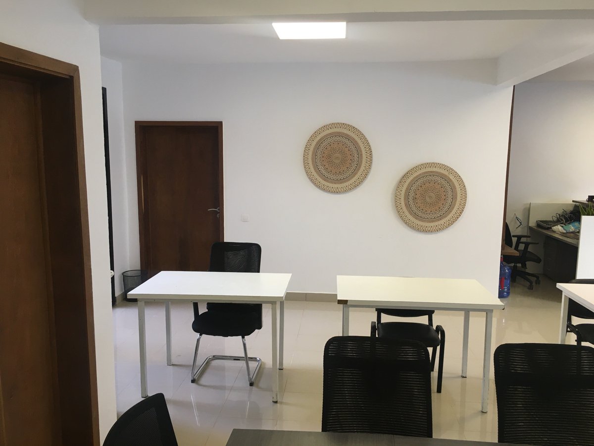 impacthubdakar's tweet photo. Impact Hub Dakar réouvre ses portes après 6 mois, ce Lundi 14 Septembre 2020.
Les tarifs de l'espace du HUB 🚀 :
- Bureaux privés à partir de 250.000CFA / mois.
- Une position coworking à 60.000CFA / mois (15 maximums disponible).
- Une position non climatisée à 40.000CFA / mois. https://t.co/aFdl6JXaDx