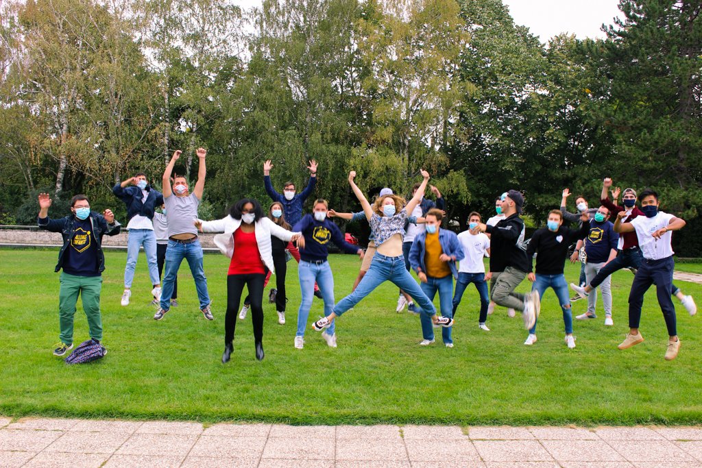 allonsenfants_'s tweet photo. 🏕️ Le week-end dernier, c'était le #SummerCamp d'AE près d'Auxerre ! Débats, discours, écologie populaire, territoires, jeunesse, de la cuisine, du sport, de la formation, notre avenir... Un moment riche en émotions pour nos membres et sympathisant.e.s de la France entière ! 🚀 https://t.co/KGEPypS95T