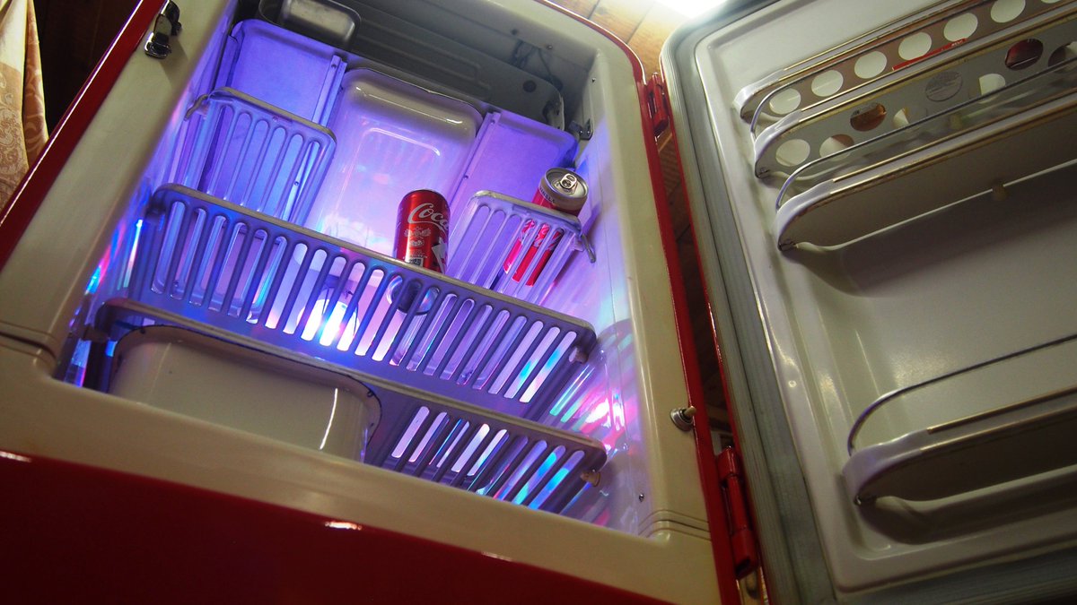 KAS6_SPb's tweet photo. Холодильник "МИР" 1965г.  #restoratoin #diy #russia #ussr #design #fridge https://t.co/r0rzpFNbQN