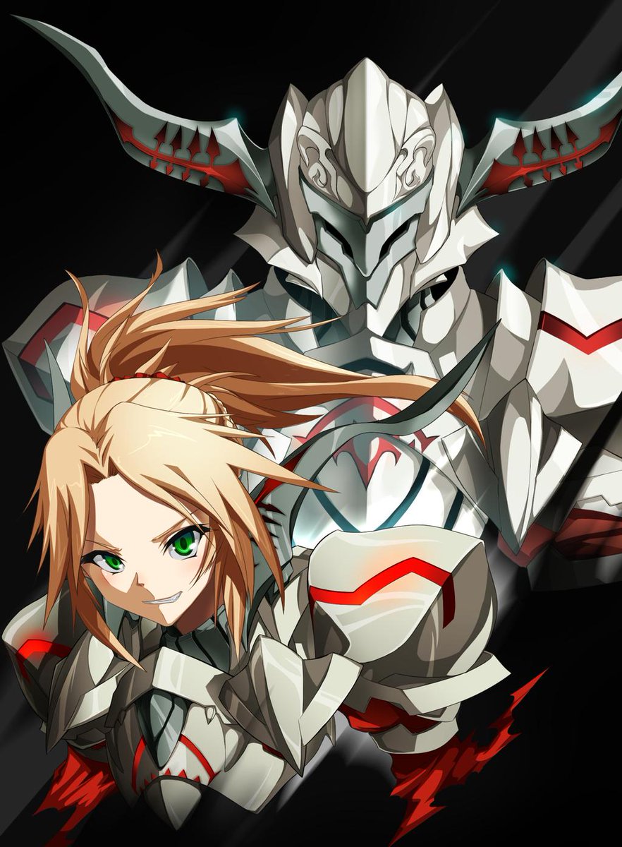 En combat elle est vêtue d’une armure lourde très spécial comparée à celle de son père. Son casque comporte 2 cornes, elle peut l’enlever afin que les différentes parties de son casque se répartissent sur l’ensemble de son armure. Elle « obtient » donc 2 cornes sur ses épaules.