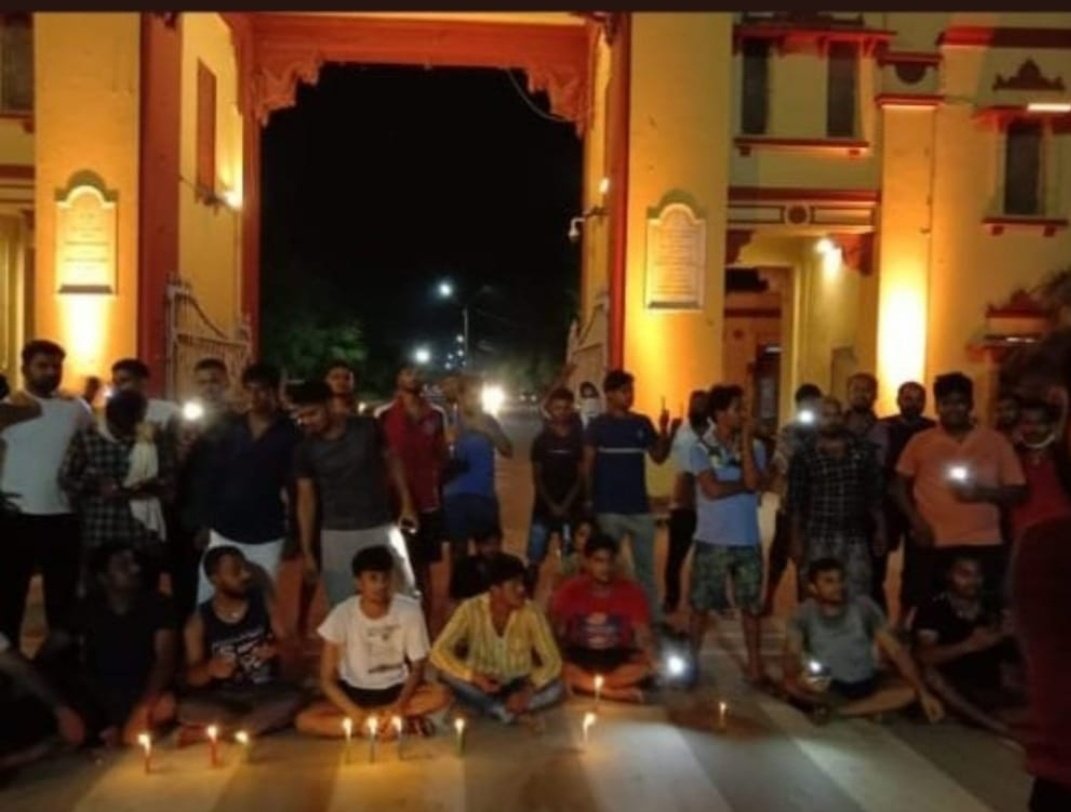 sachina36368661's tweet photo. ये जो छात्र है क्रांति की शुरुआत है।

#DelhiChaloForStudents https://t.co/CLQ73KEiKp