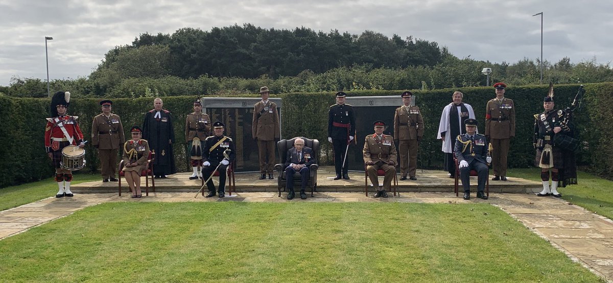 AGCSgtMaj's tweet photo. Huge privilege to meet @captaintommoore with Col AGC today at AFC (H). Congratulations to those JS who passed off the square, as Capt Sir Tom said, now the world is your oyster. Thank you @CO_AFC for the invite. https://t.co/1kWvSBS52f