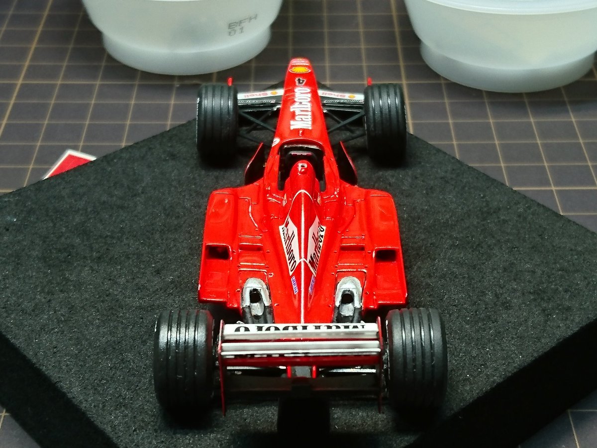 fatfatty8's tweet photo. ブレーキディスクが妖怪パーツ隠しにさらわれましたが、座金を代替品にして誤魔化しました
今回は大きな事故もなく車の形になりました
細かなパーツを作ったら完成までもう一息です
ハイノーズ＋ネガティブキャンバー最高だわ(* ´ ▽ ` *)
#43ミニカー
#ホワイトメタルキット
#F399
#アーバイン https://t.co/8d04vxCIoW