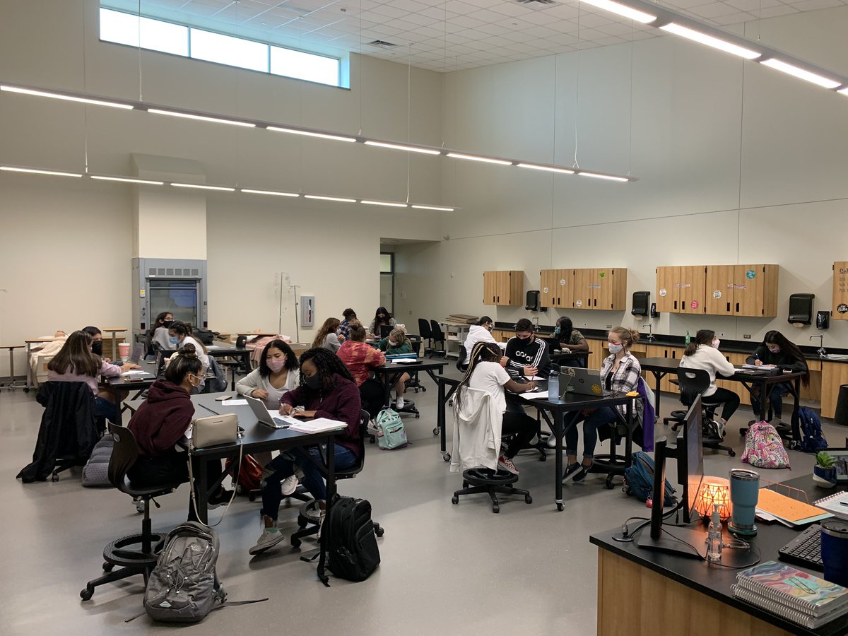 So glad to have teams in the classroom again!  Future healthcare providers discussing what professionalism looks like in class and healthcare! #emsproud #HCTCReady