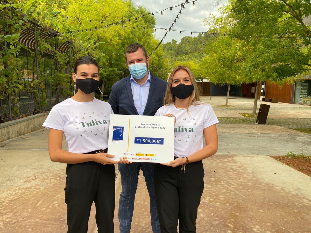 FornejantUPV's tweet photo. Enhorabuena por todo el trabajo hecho!!👏🏿👏🏿🌱🥜 
#ecotrophelia2020 
@Ecotrophelia_ES  @esFIAB @eamnupv @UPV https://t.co/MdtNq2zOBd