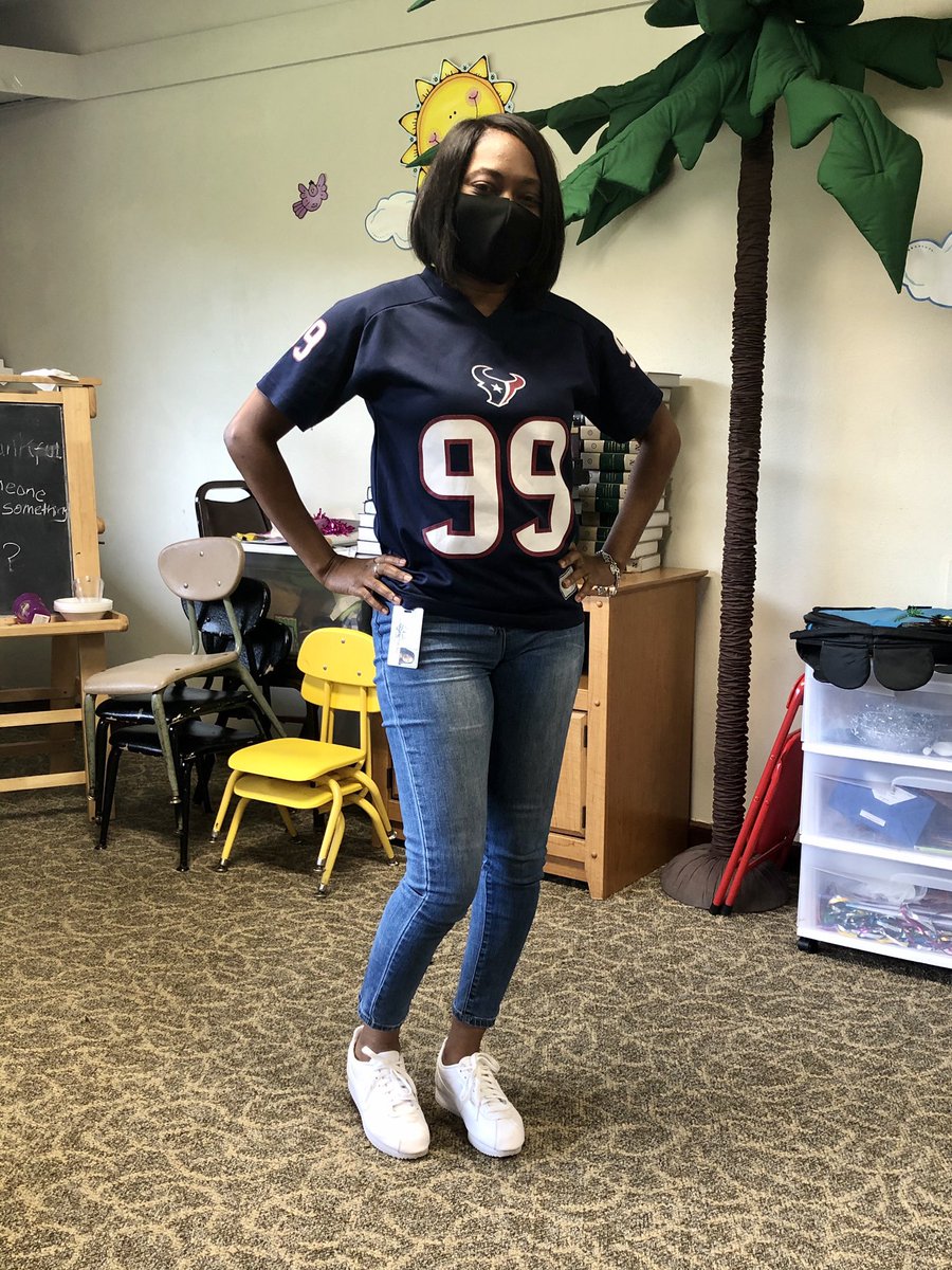 TrinaLowery11's tweet image. Working at the St. Luke’s Sanctuary of Learning and showing spirit for our Texans!!
#WeAreTexans 
#projectexplore
#HISD