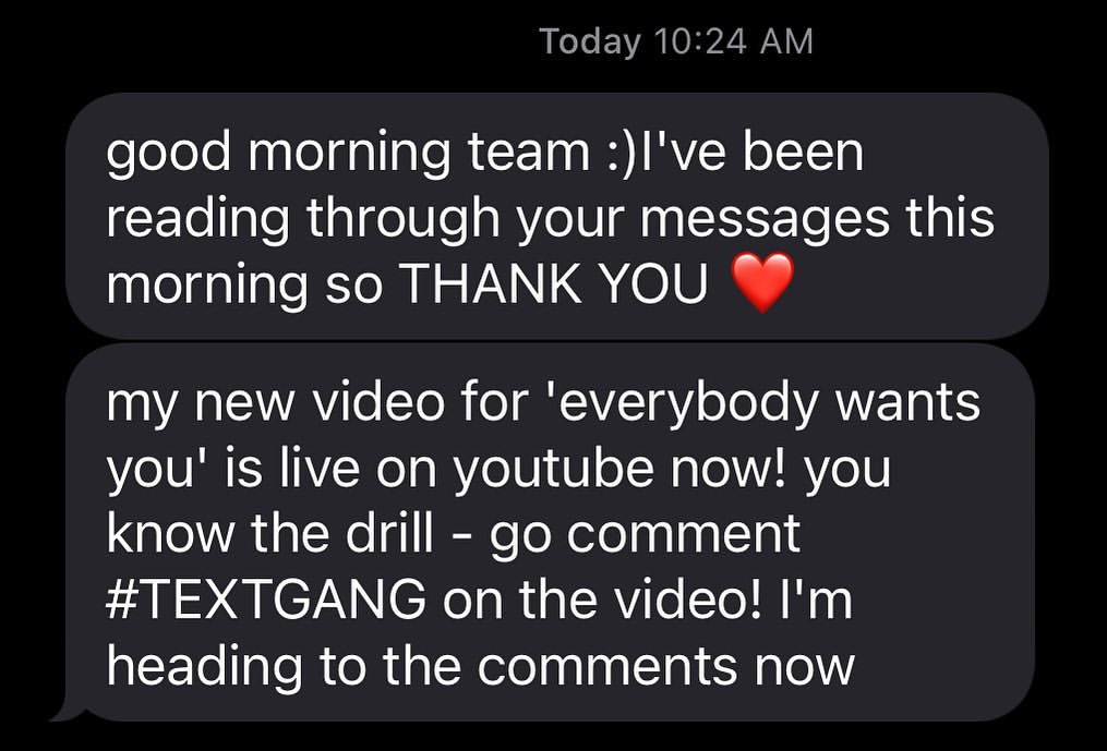 JohnnyOrIandoBR's tweet photo. Mensagem que Johnny mandou para alguns fãs.
🇧🇷: bom dia time :) li suas mensagens esta manhã, então, OBRIGADO❤️
meu novo vídeo para 'everybody wants you' está ao vivo no youtube agora! vocês sabem o que fazer - vá comentar #TEXTGANG no vídeo! Estou indo para os comentários agora https://t.co/FZUFAZezsw