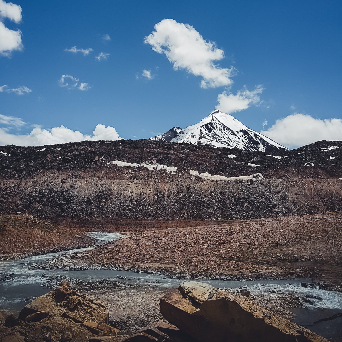 Now entering the cold dry desert of #Ladakh

The drastic change of landscape in just 20 kms is something that's hard to believe

Watch the journey so far @ youtu.be/i8BGemvT3wA

 #xte #xploretheearth #adventureisoutthere #goexplore #ladakhroadtrip #manalitoleh #mountainscapes