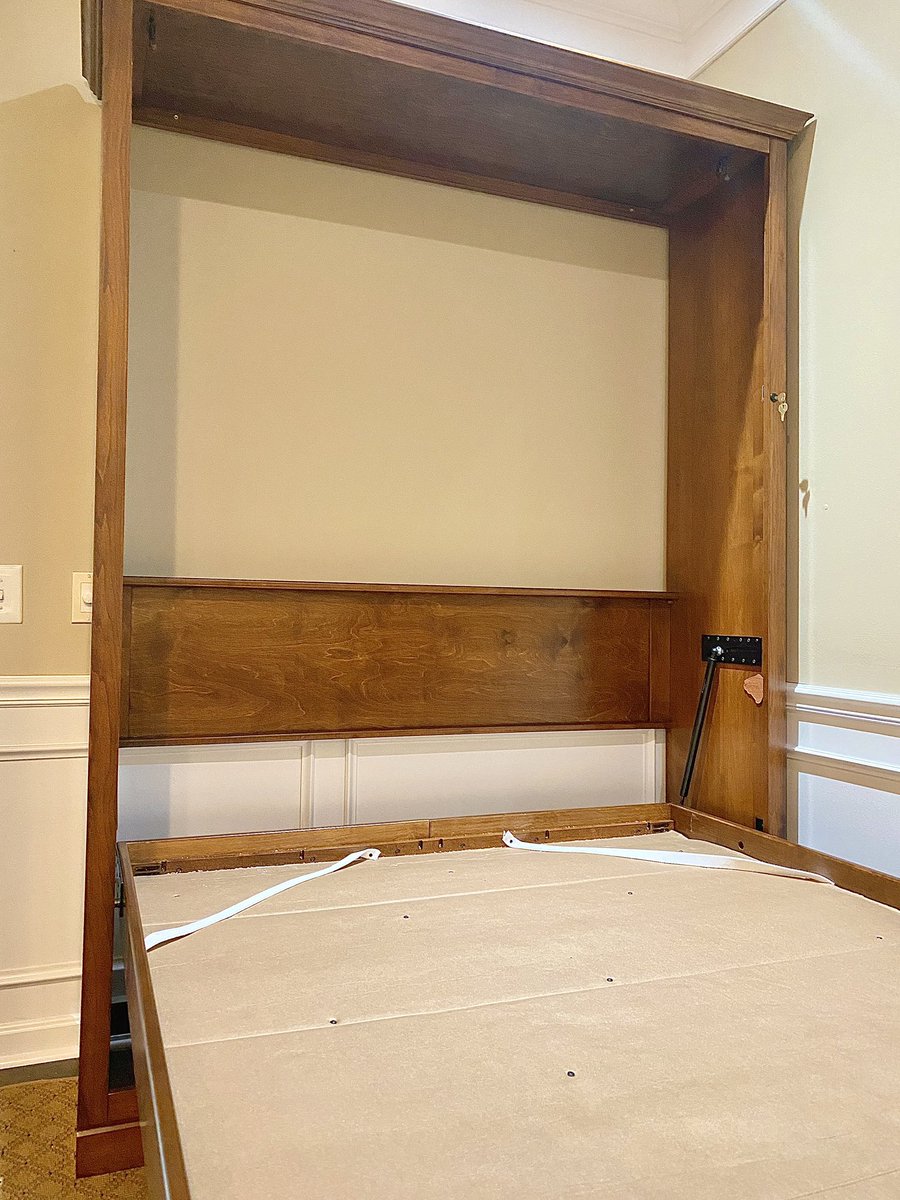MurphybedsBroR1's tweet photo. John’s home office in Marlton, NJ now pulls double duty as a guest space thanks to a full size solid wood Murphy bed finished in “Michael Cherry”! #solidwoodMurphybed #MichaelCherry #Homeoffice #Nobodydoesitbetter https://t.co/yIQlt3WBMs