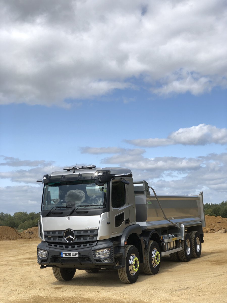 DaimlerTruckUK's tweet photo. It’s day two of the annual @Comm_Motor #Tipper Test. We’ve brought along a new #Arocs 3240K, with #Boweld body, #MirrorCam and a three-star rating under the #DVS (Direct Vision Standard). Look out for the full test in the 31 October issue of the magazine #construction #TYCT https://t.co/JTrJUEFyuq