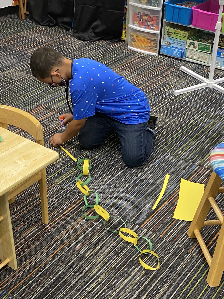 KrollMary's tweet photo. Love how our KES kiddos stepped up and conquered the STEAM challenge this week! #longestpaperchain @KrauseElem @BrenhamISD https://t.co/JS7eh5j7Xq