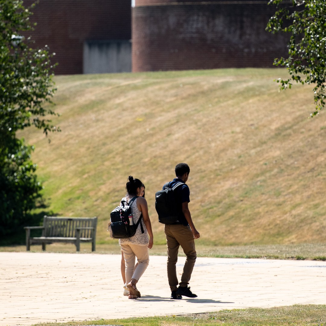 Starting at Sussex this month? Find out everything you need to know on our Student Hub, including and advice on: 
🧳 what to do before you arrive
👥 settling in and where to go for support
😷 coronavirus and self-isolation.

More here: ow.ly/De8B50BmSlG