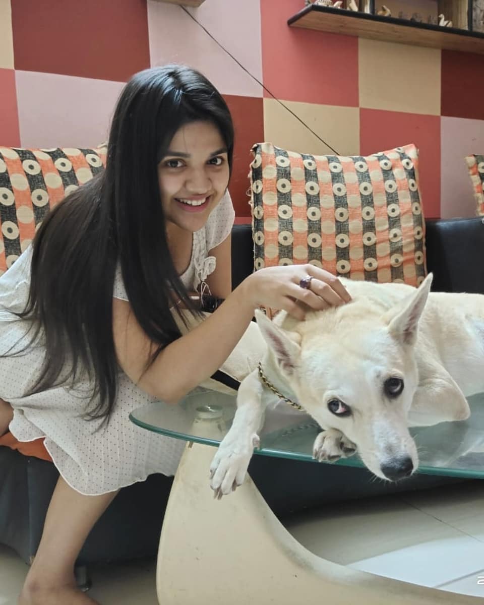 MsRanieeta_Off's tweet photo. Posing with #Brownie...💕😍
It actually took 5 years for me to become friendly with him..he is no doubt a father's boy! 😁😁

PC- @Souptick_C

#OurFirstBaby #Pawsome https://t.co/6Up8GdRxES
