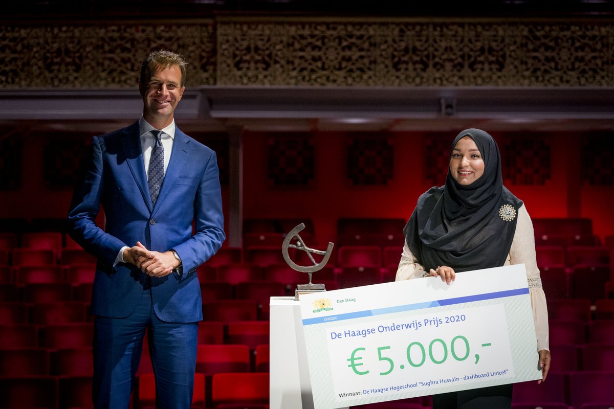 Dit jaar is de Haagse Onderwijsprijs voor Sughra Hussain van <a href="/dehaagse/">De Haagse Hogeschool / THUAS (INACTIEF/INACTIVE)</a> vanwege de digitale tool die zij heeft ontwikkeld voor Unicef. De prijs werd uitgereikt door wethouder Hilbert <a href="/bredemeijer/">Hilbert Bredemeijer</a> tijdens de eerste online Opening van het Haags Onderwijsjaar in Theater Diligentia.