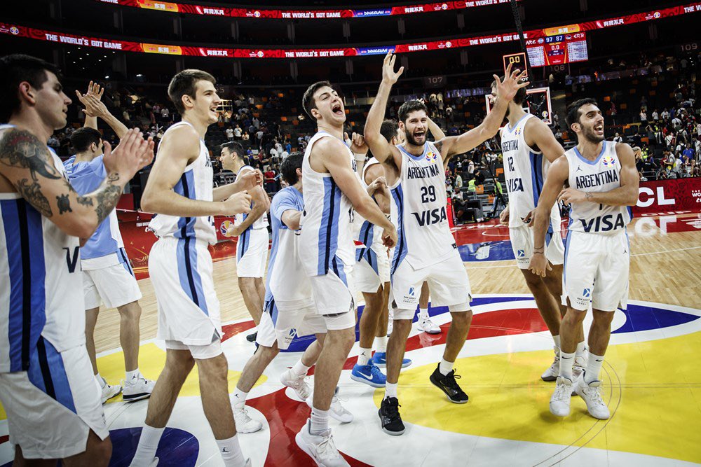 facucampazzo's tweet image. Se cumple un año del triunfo contra Serbia en China! Qué felices fuimos ese día. Qué sensación increíble.