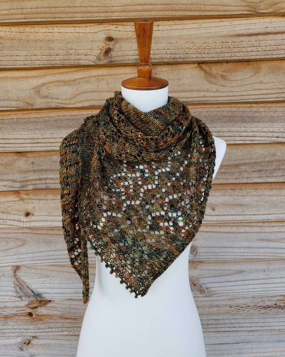 LittleNestCraft's tweet photo. Wonderlust Knit Triangle Shawl
https://t.co/qNGp6evC3m
 #etsylisting #handknit #cozyknits #knitscarf #knitwear #knitaccessories #merino #fallshawl #fallaccessories #handmadefashion #winteraccessories #woolscarf https://t.co/bS3e9rn713