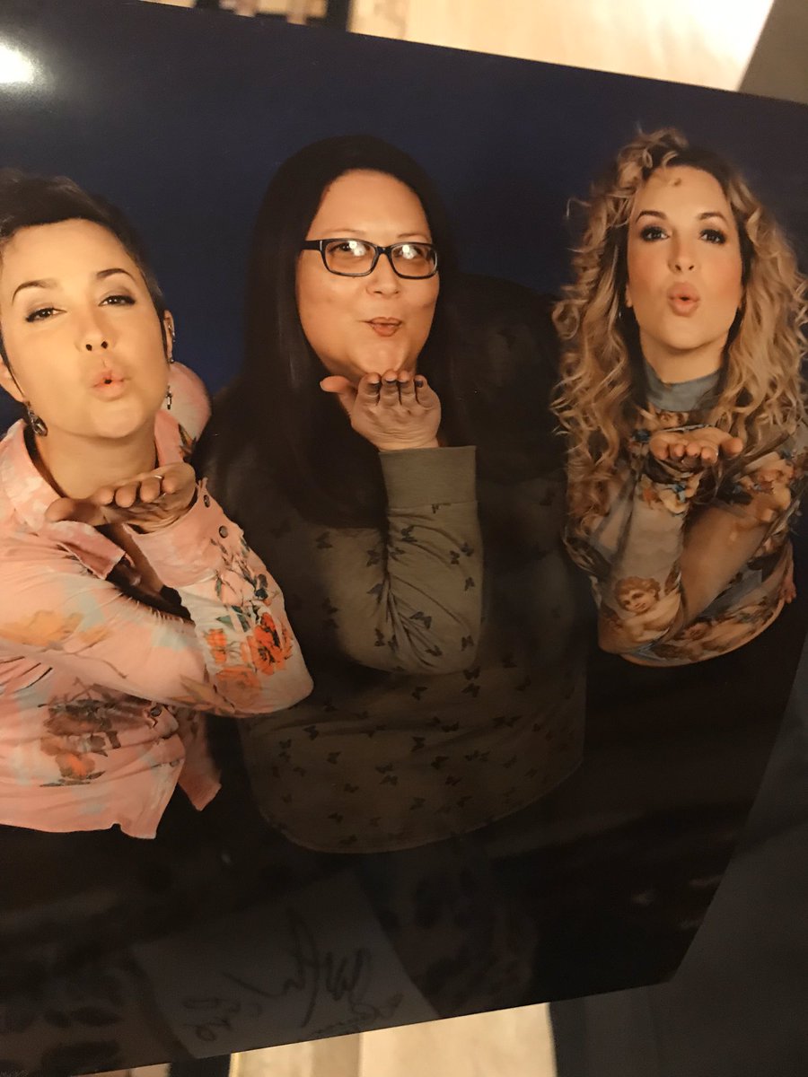 Not only  #ThankYouSupernatural for everything in previous tweet, but thank you to my faves for being actual good human beings that are genuinely fun to be around.