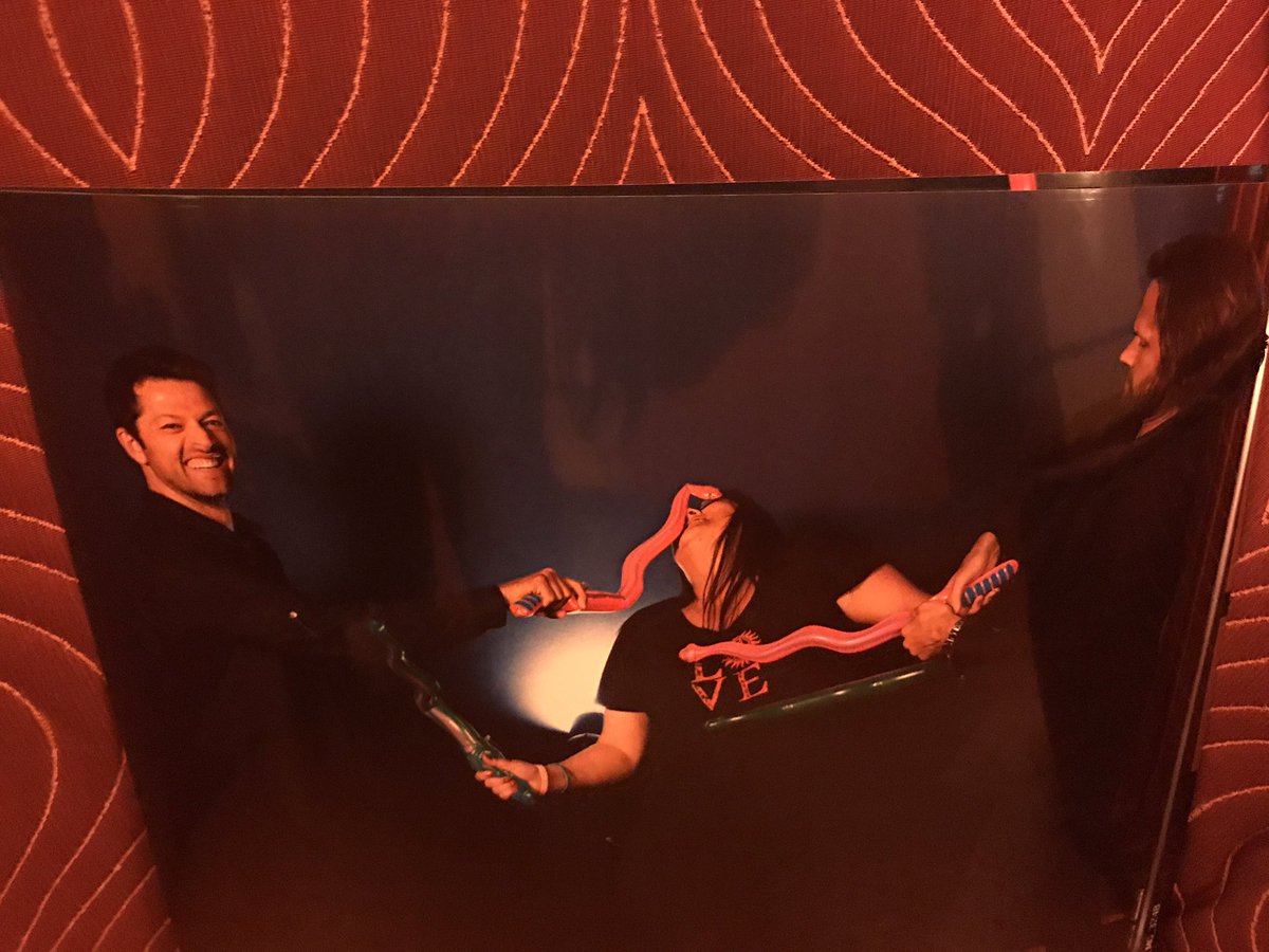 Not only  #ThankYouSupernatural for everything in previous tweet, but thank you to my faves for being actual good human beings that are genuinely fun to be around.