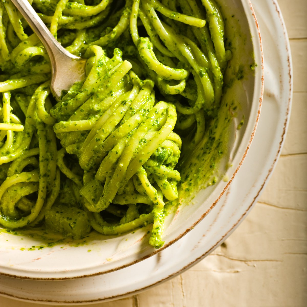 Because you know it's all about the basil 🍃🍃
'Bout the basil  🍃🍃 No tarragon 🌱

.

Trenette pasta seasoned with basil pesto sauce

#tonellistudio #foodphotography