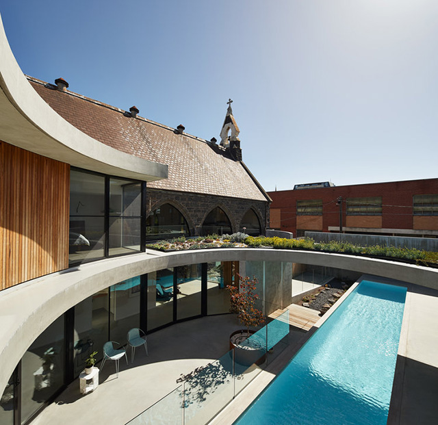 conseilsdeco's tweet photo. Coup de coeur pour cette maison composée d'une église réhabilitée et d'une extension moderne de béton. 

Un projet qui laisse rêveur à découvrir en images : https://t.co/7bdPAEp9N7 

#décoration #déco #réhabilitation #architecture https://t.co/oEpZcuonF1