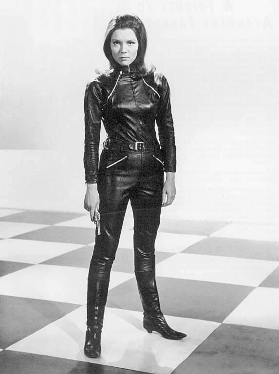 HansomRansom4's tweet photo. RIP Diana Rigg aka Mrs Peel. #DianaRiggRip #MrsPeel #TheAvengers #JamesBond #mrsbond https://t.co/4GvUReqE1U