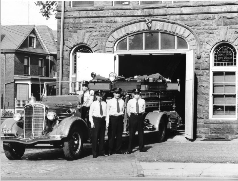 HamiltonFireDep's tweet photo. On January 1, 1902, the HFD opened the Sophia Street Station (Strathcona Avenue). This station remained operational until August 1959 when the current Station 11 was built on Ray Street South. #ThrowBackThursdays #HamOnt #StrongForYou https://t.co/kBVHk8RHd7