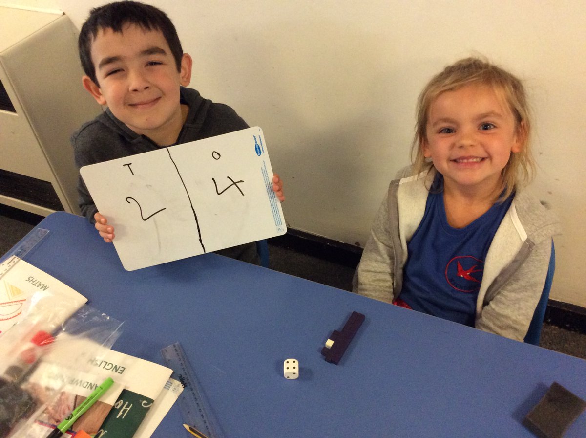 MaundeneSchool's tweet photo. Robins class did some amazing learning today, looking at representing numbers to 100! They had to roll the dice to find their tens and then roll again to find their ones. They then had to create that number using their dienes. #teamwork #maths #RobinsClass https://t.co/lRqVEruEjB