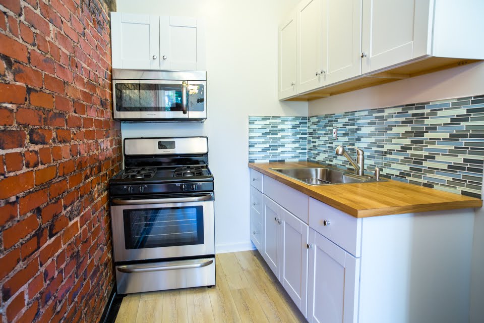 UrbanLALiving's tweet photo. Charming RENOVATED SMALL STUDIO with full bath, kitchenette (small appliances+microwave), small closet, laundry facilities, security cameras, and controlled access. It's available for $1,000 in Palomino, Ktown! #AptForRent #ApartmentHunting #Los Angeles https://t.co/63Lk7OKks3 https://t.co/EOOvEifPVO