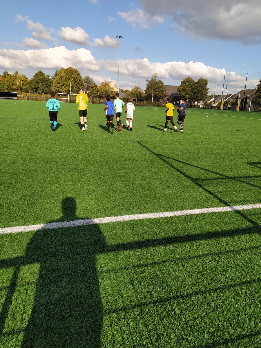 Po_Lo_35's tweet photo. Reprise de la @RoazhonA pour les #U12U13. Ça fait plaisir aux gardiens #hosoccer #jesuisgoal #plaisir #specifique #goalkeeper . Merci @jesuisgoal pour la mise en place de cette academy https://t.co/Skj8WRh8io