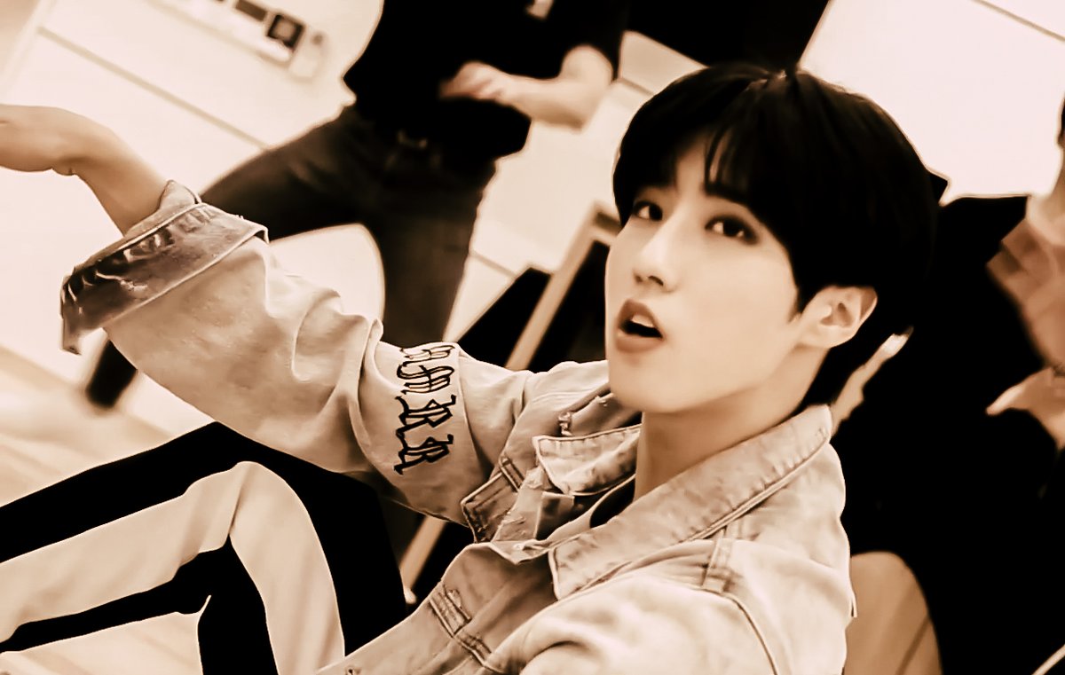 skzshots's tweet photo. INTRO "IN生" - HAN https://t.co/2JSkbYnUMm