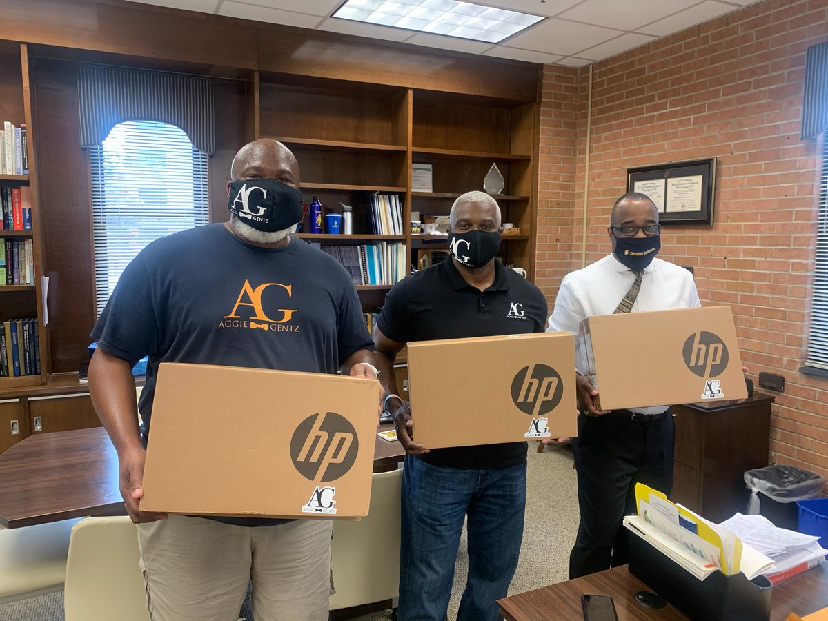 NCAT_VIL_MM's tweet image. Thank you @AggieGentz for the 5 HP Laptop donations for the #NCAT #VILMM Scholars. It takes a village. #AggiePride #AggiesDo