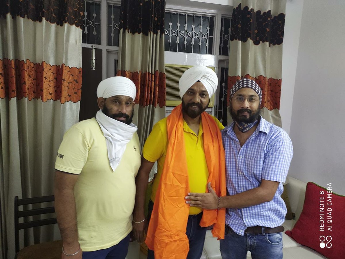 iAmanUppal's tweet photo. आज दिल्ली सरकार के #DTTDC विभाग में डायरेक्टर चुने जाने पर बड़े भाई व हरी नगर के पूर्व विधायक @MLAJagdeepSingh जी को मिलकर हार्दिक शुभकामनाएं दी ! https://t.co/IXaX8fW4fe