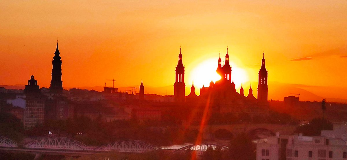 El turismo, ocio y cultura en #Zaragoza comienzan con Z <a href="/ZgzServicios/">ZARAGOZA SERVICIOS</a> <a href="/ZaragozaGo_/">ZaragozaGo</a> <a href="/zgzguia/">Zaragoza Guía .com</a> <a href="/ZCultura/">Zaragoza Cultura</a> <a href="/ZaragozaTurismo/">Zaragoza Turismo</a> <a href="/enjoyzaragoza/">Enjoy Zaragoza</a> Pese a las restricciones, Aragon y Zaragoza deben poco a poco volver a recuperar su imagen como lugar seguro.