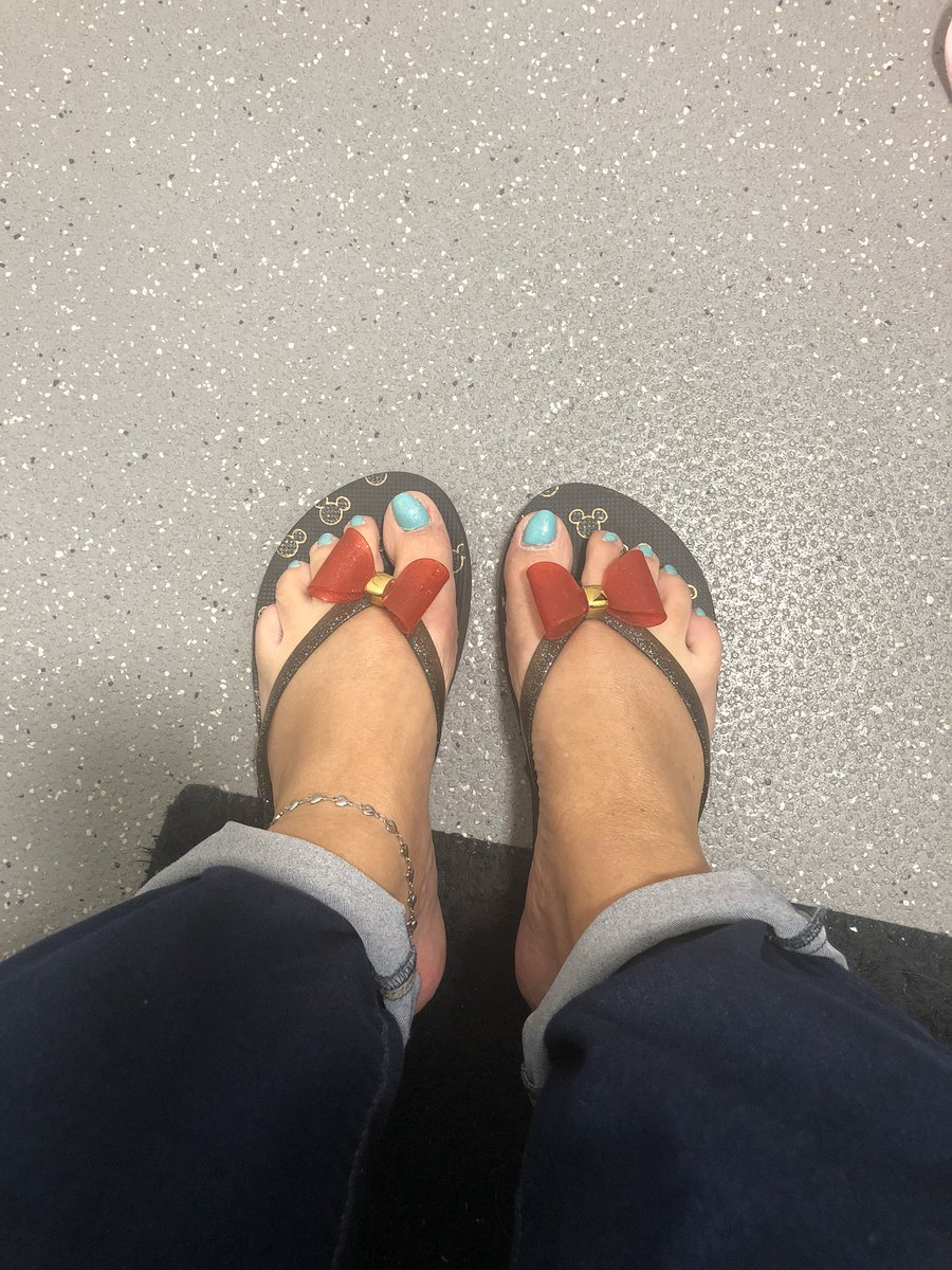 pink1bling's tweet photo. Something very sexy with #flipflops #jeans my #beautiful #sexy #prettyfeet @BritFootBabes #bbwfeet @FindomRT8 @RTSubby_ @RTfindomfeet https://t.co/17Ef1K6nBv
