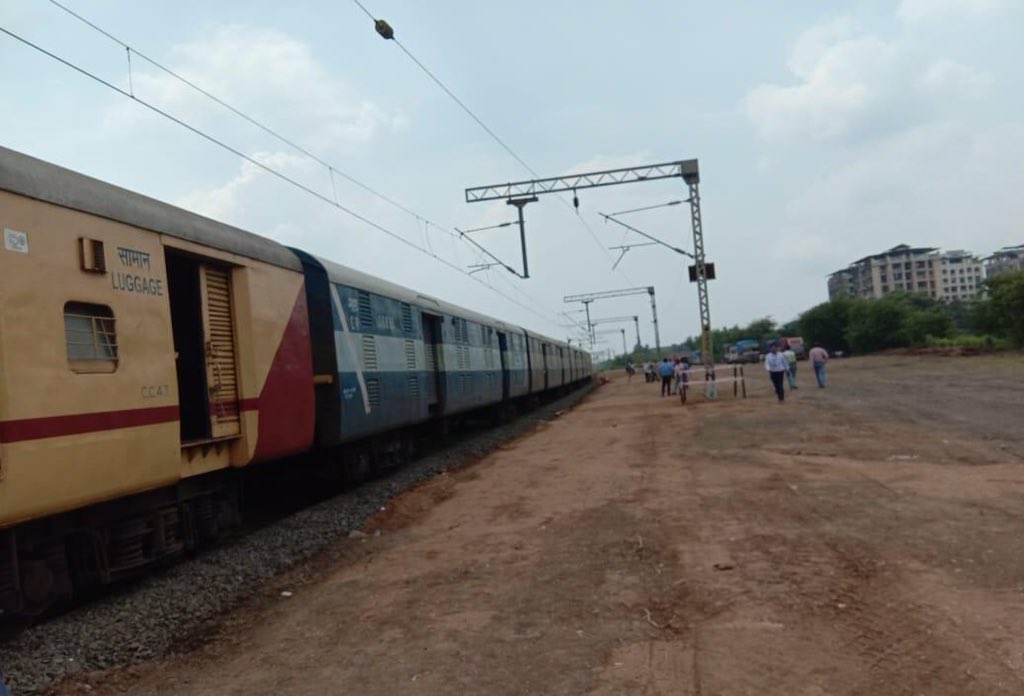PiyushGoyal's tweet photo. In a first, Railways loads various commodities from Bhiwandi Road station, Maharashtra to Danapur, Bihar.

Business Development Unit played a crucial role in developing Bhiwandi Road station for freight traffic. This will generate employment in the affiliated service industry. https://t.co/HWoMmY4zrL