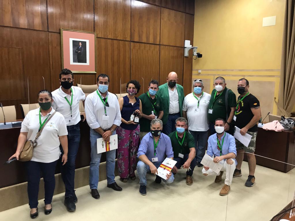 PSOEJAEN's tweet photo. 🌳 #OLIVAR | El PSOE reitera su compromiso con un #PAC fuerte donde el olivar tradicional tenga “un gran protagonismo” en una reunión con #Asolite en el Parlamento andaluz
📲 Más en la web ⤵️
https://t.co/FIeQ07P9Ty https://t.co/im4WvGfumW
