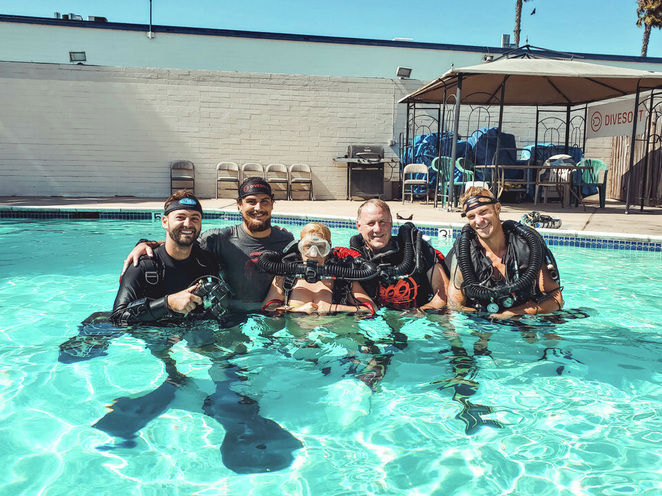 divesoft's tweet photo. Look at all these happy faces from #Divesoft #DEMODays in Oceanside with @BCScuba! Check more pictures here: https://t.co/DpOGfjvZxl https://t.co/UWSZVOfCBp