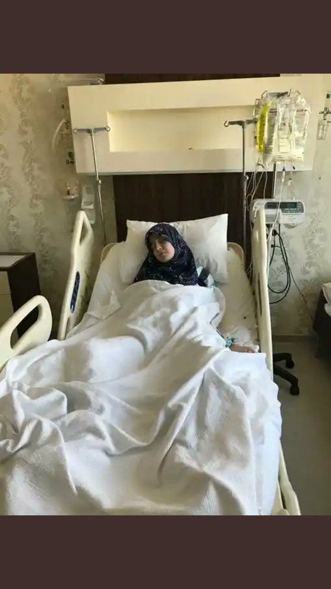 avcemilcicek01's tweet photo. Resimdeki Ayşe Afra kanser, Tıp Fakültesi öğrencisi ve doktorlar 1-2 gün ömrünün kaldığını söylemiş. Tutuklu olan babası son bir kez kızını görebilmeli. Bu hak bir babaya çok görülmemeli. Vicdanlar kanamamalı.

#AyşeKocaBabasınıGörmeli https://t.co/px48fBdimE