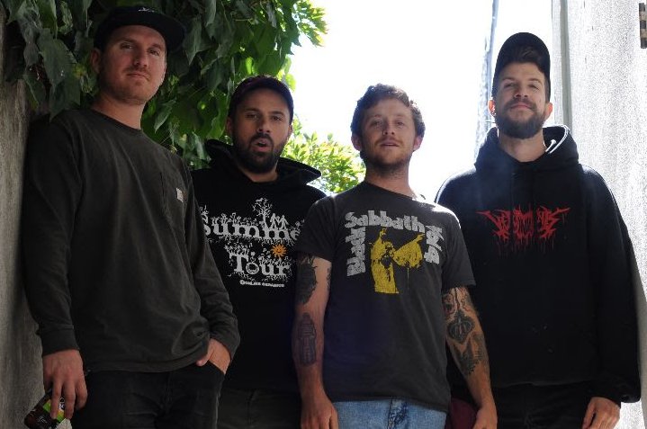 Alternative indie band @elderbrother_ are known for producing chilled-out tracks, and their newest, 'I Get So Tired of You', is no exception!

Check out @emmyjduff's full review here: intothepit.co.uk/review-i-get-s… 🤘