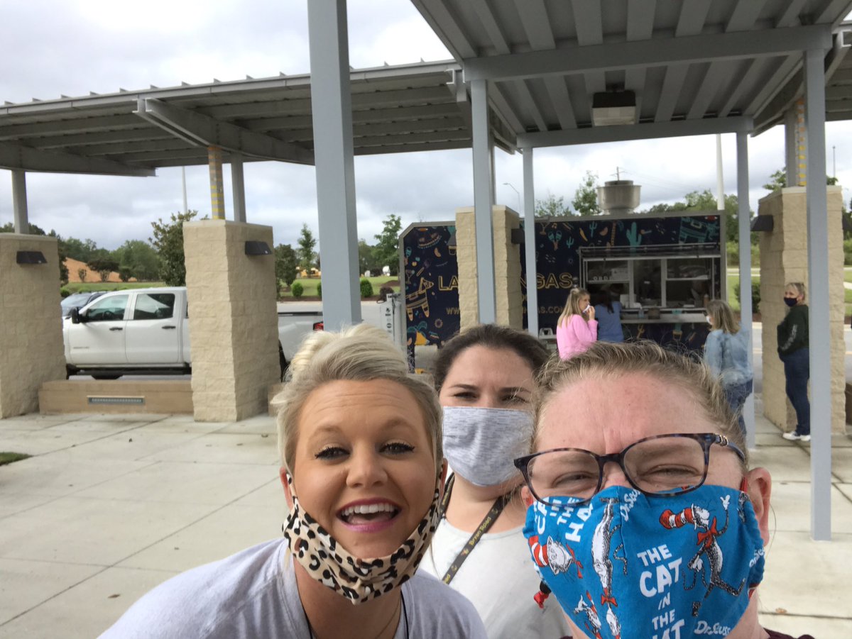 mrspuryearclass's tweet photo. Taco Truck Thursday! I needed the pick me up! All the teachers want all the tacos! @BryanRoadES https://t.co/B0hmYwJNra